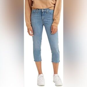 NWT - Levi’s 311 Shaping Skinny Capri 🐠